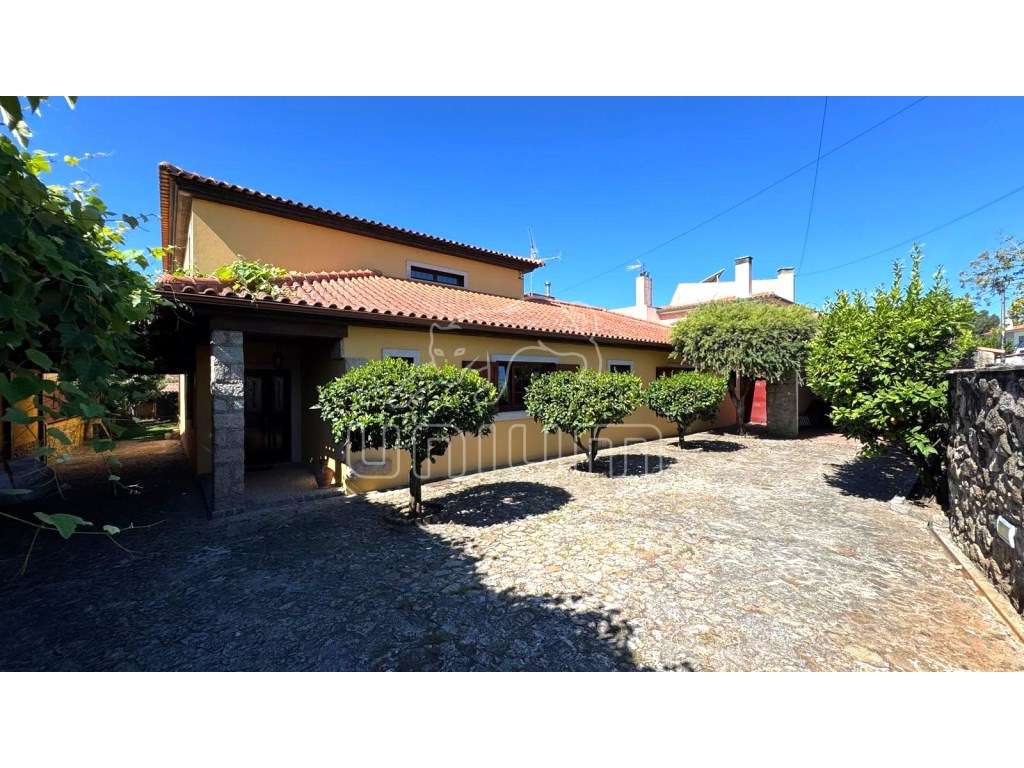 Moradia T4 Santa Marta de Portuzelo-7
