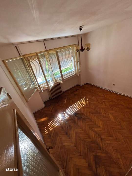 Apartament 3 camere, 68 mp, etaj 1 , Mic.16 , Lalelei colti cu Muncii-1