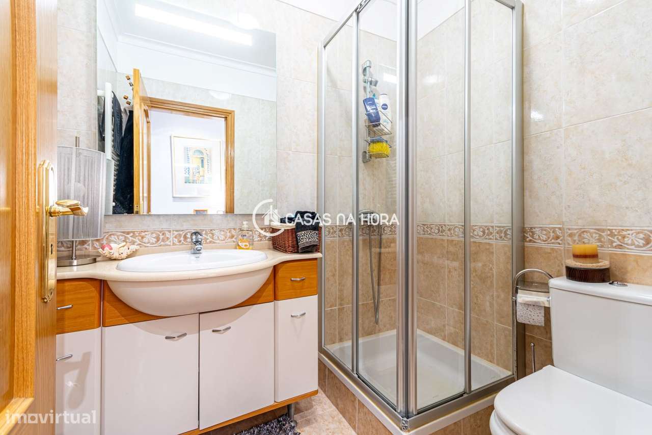 T2 com terraço enorme na Rua Paul Harris, no bairro do  Buzano.-17