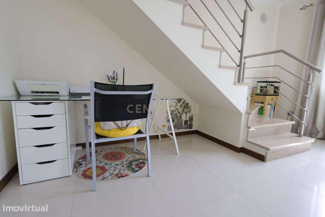 Apartamento Duplex T4 de Prestígio com Vista Rio | Alcochete-5