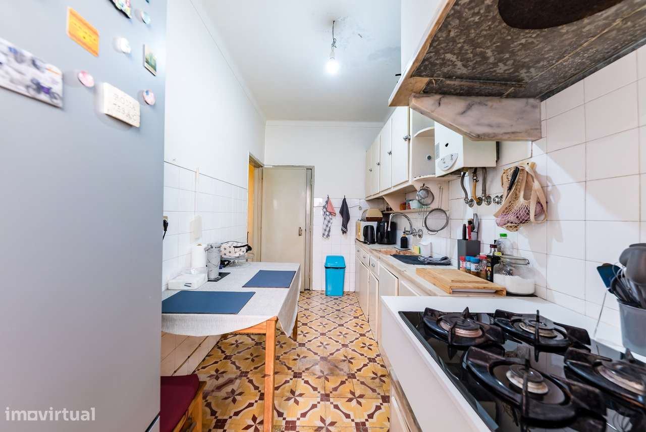 Luminoso Apartamento T2 (com Potencial para T3) na Av. José Elias Garc-15