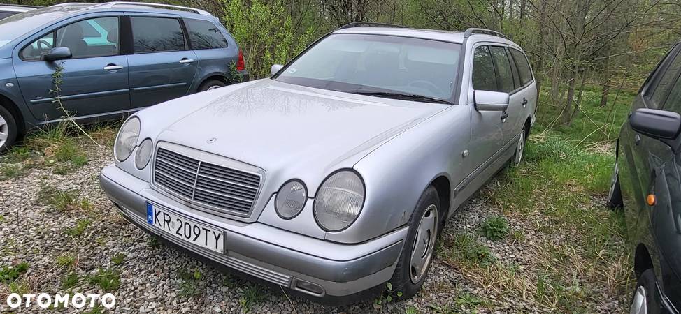 Mercedes-Benz Klasa E 200 T Classic - 1