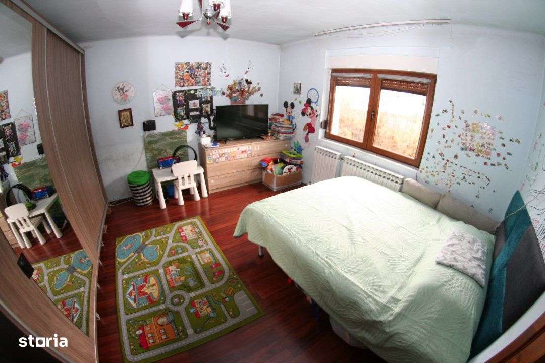 Casa cu gradina in zona foarte linistita si usor accesibila-11