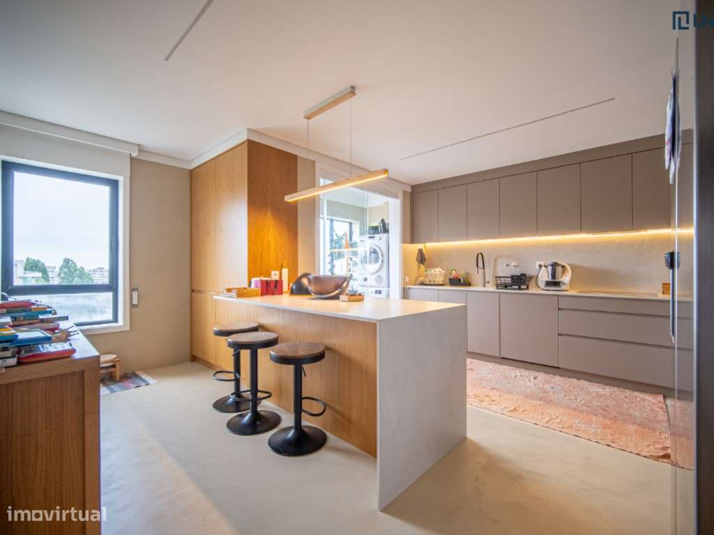 T4+1 de 200m² Renovado com 2 Suites-7