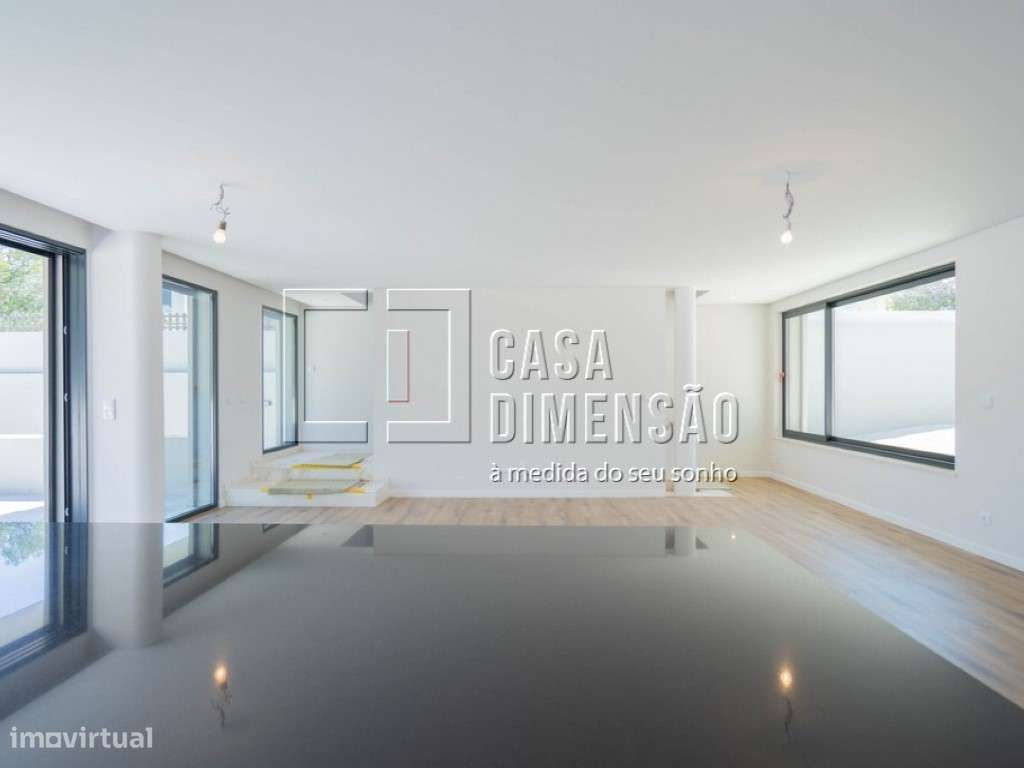 Moradia de Arquitectura Moderna de tipologia T3+1 em Oeiras com Pis...-16