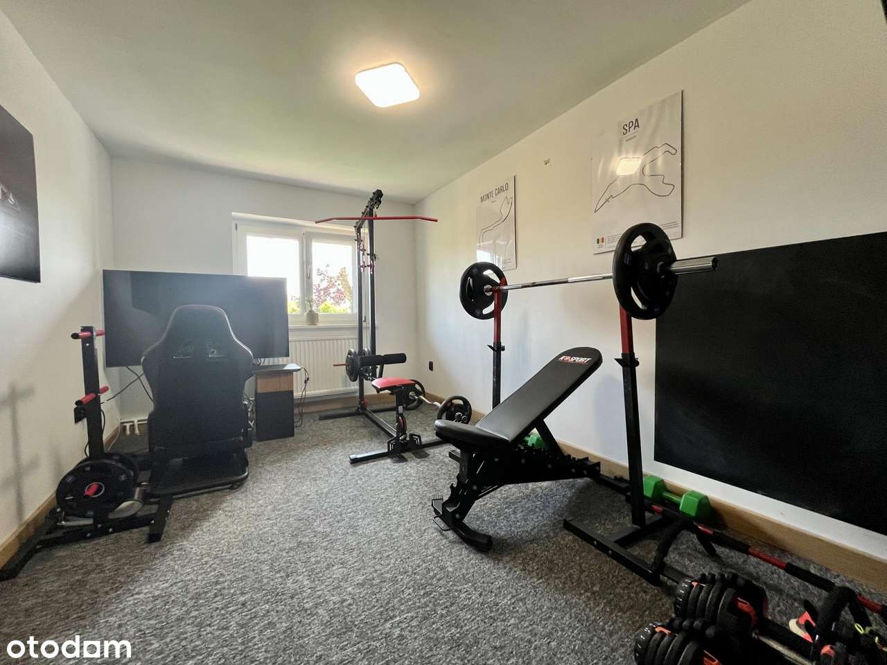 Przestronny dom z dużym ogrodem i możliwościami-14