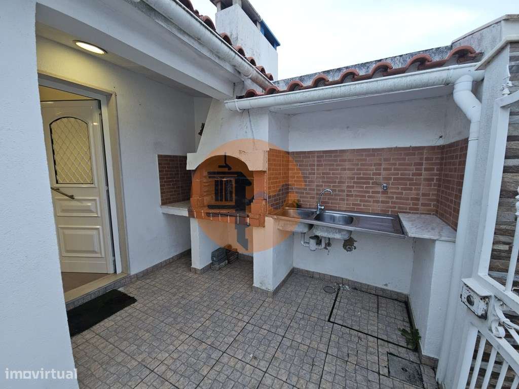 Simpática Moradia T3 com Terraço e Churrasqueira, para Arrendamento... - Grande imagem: 5/51