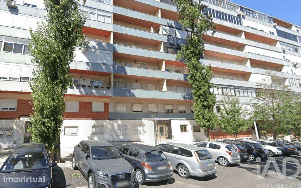 Apartamento T3 Em Benfica De 85 M2