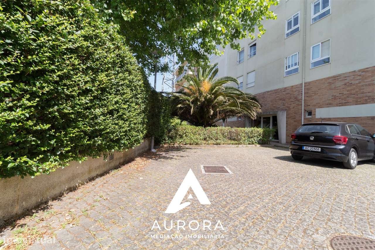 T2 com Varanda, Garagem e Arrumos-33