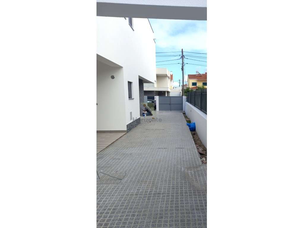 Moradia Geminada T3 + 1 - Fernão Ferro-13