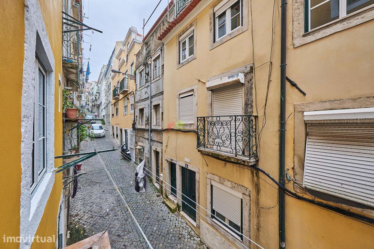Apartamento T2 remodelado em Lisboa-16