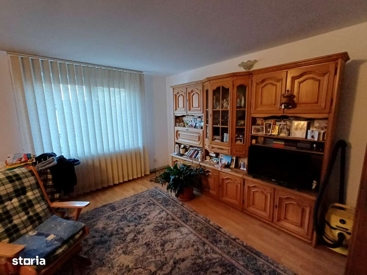 Casa de vanzare Codlea 299.00 euro - 7 camere,300 mp -  834 mp curte.-10