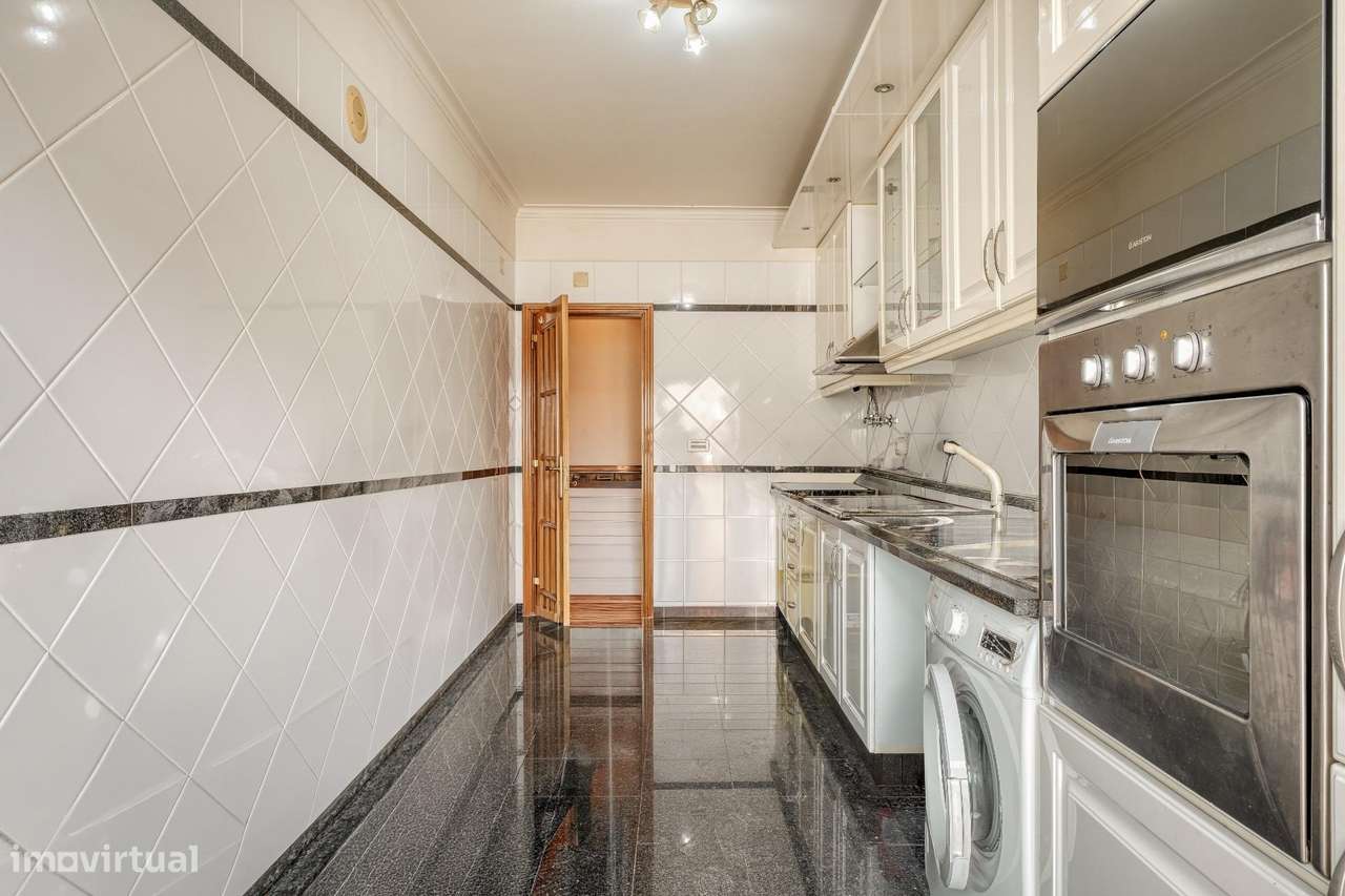 Apartamento T2 com Terraço Incrível || Costa da Caparica-15