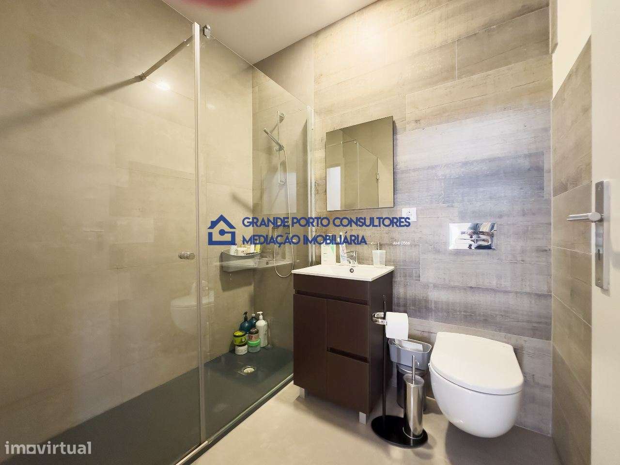 Moradia T4 com piscina junto à Praia da Memória / Matosinhos-13