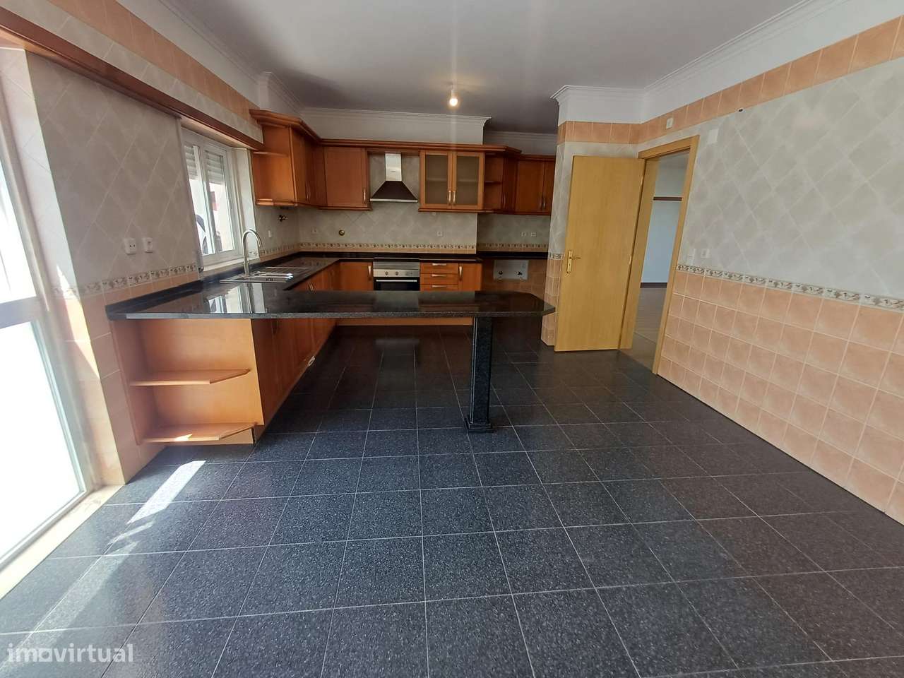 Excelente Moradia T4 garagem jardim Sampaio Sesimbra-14