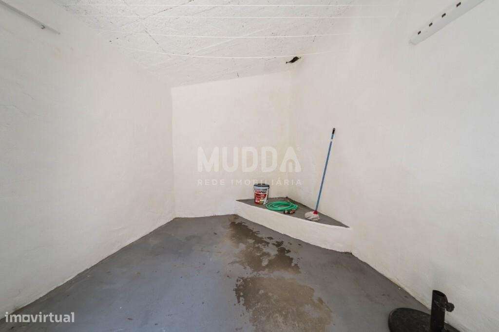 Moradia térrea T1+1 renovada com charme na Rua Direita, 35 mesmo no co-20