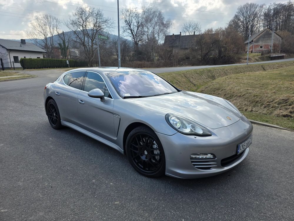 Porsche Panamera 4S 2010