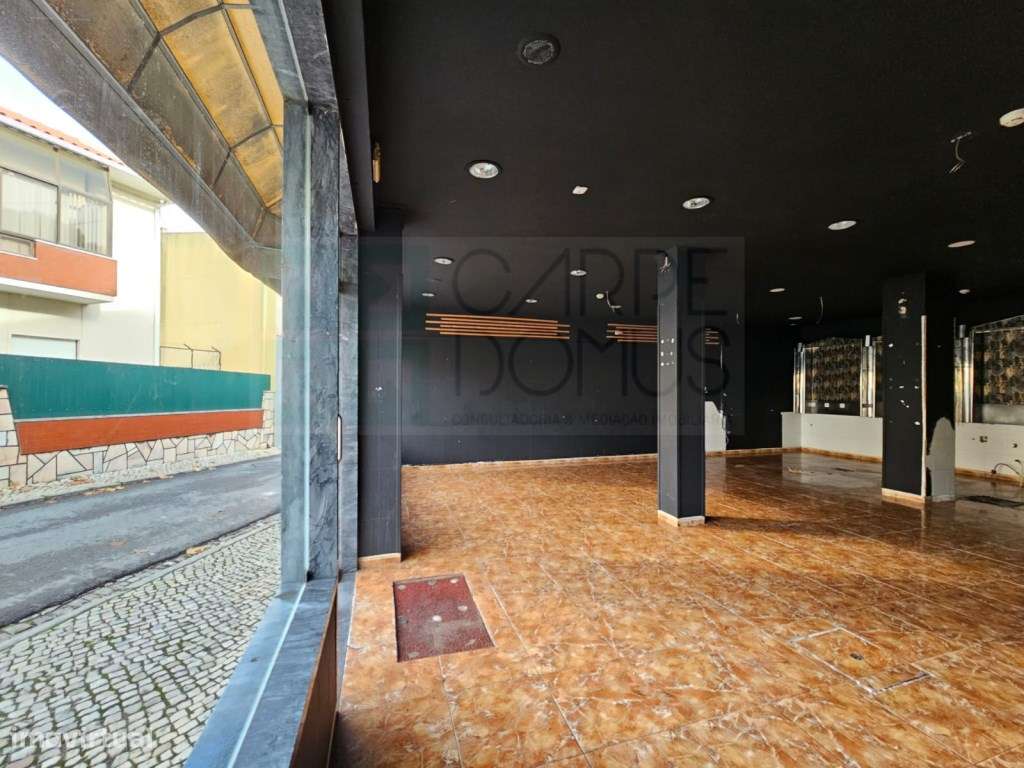 Prédio com Comércio e 2 apartamentos, em Mem Martins, Sintra-18