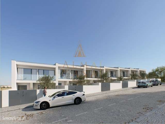 Moradia T3 de Luxo , com piscina em Gondomar-0