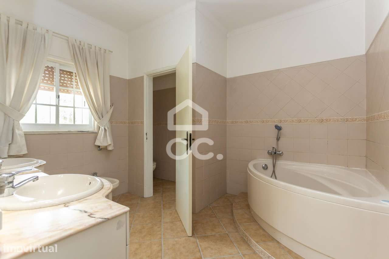Quinta com 5 quartos com  piscina, campo de jogos e Boxs para cavalos-17