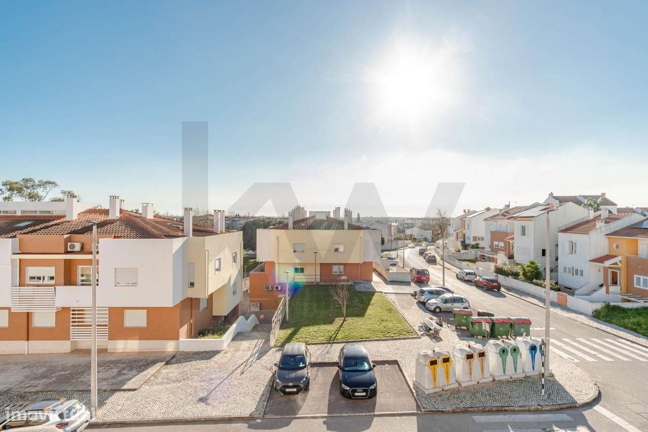 Apartamento T3, com Suíte, Arrecadação e Lugar de Garagem - Palhais, B-39