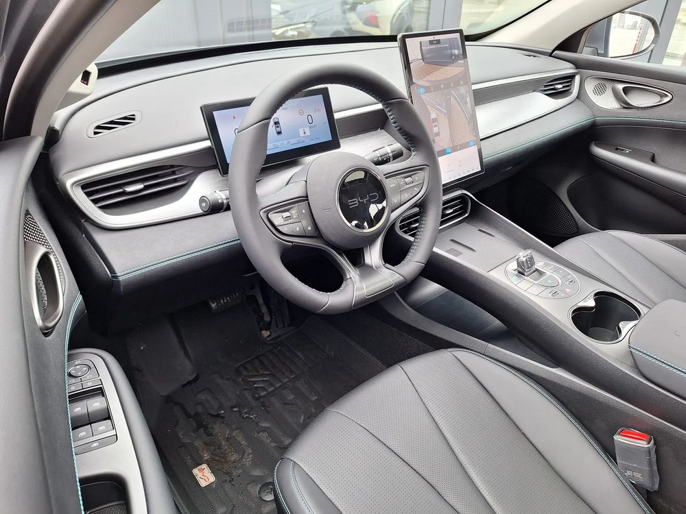 Zasięg 1050 km / Kamera 360 / Ekran 12,8 ''