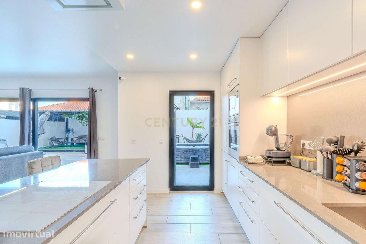 Luxuoso Apartamento de 3 Quartos novo com um Grande Terraço e Estacion-32