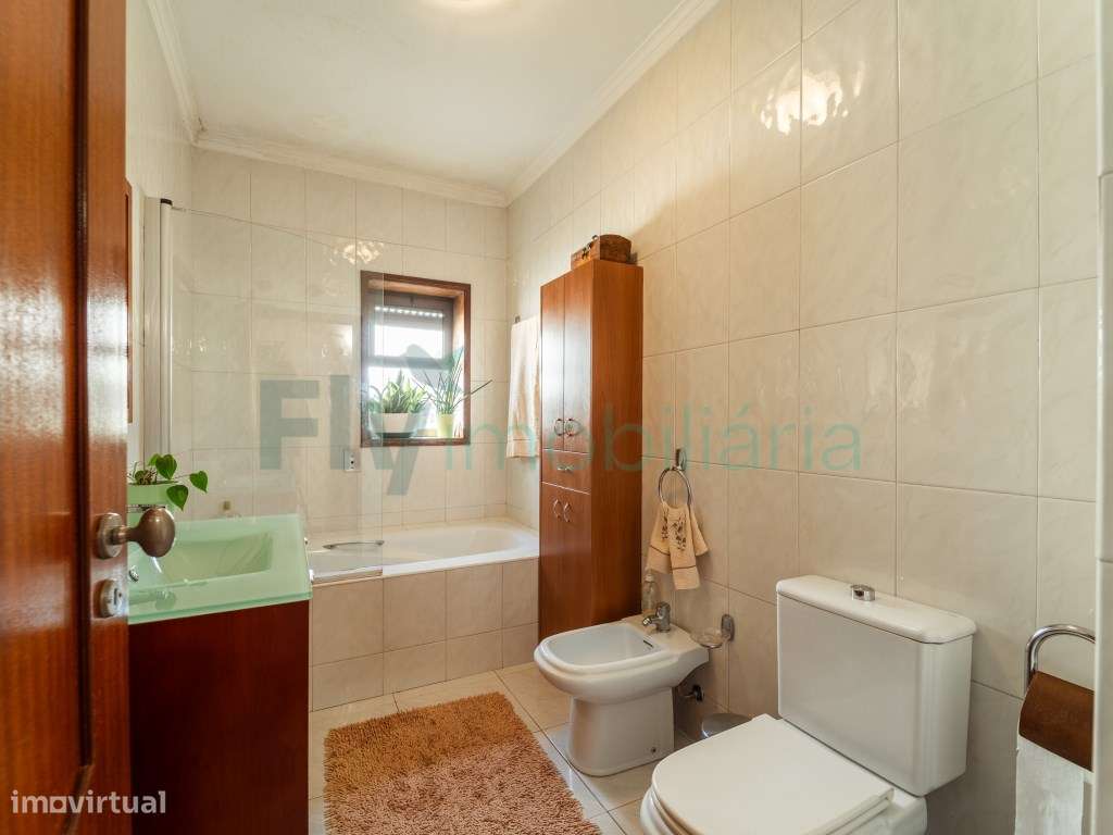 Apartamento T3 com Terraço de 80 m² e Garagem Fechada em Moreira de...-15