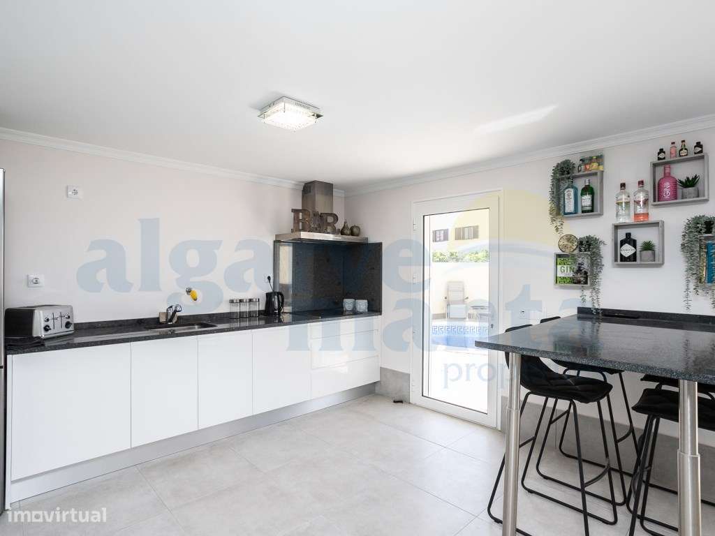 EXCLUSIVO! Moradia T3 Moderna com Piscina Privada no coração de Vil...-32