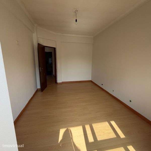 Vende-se apartamento T2 em Leça da Palmeira a 5 m da praia. - Grande imagem: 4/12