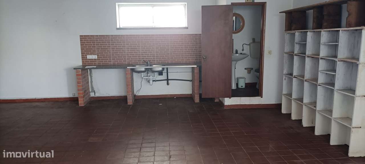 Cave /garagem Ganilhos Aljubarrota, Alcobaça todo remodelado com W C - Grande imagem: 4/13