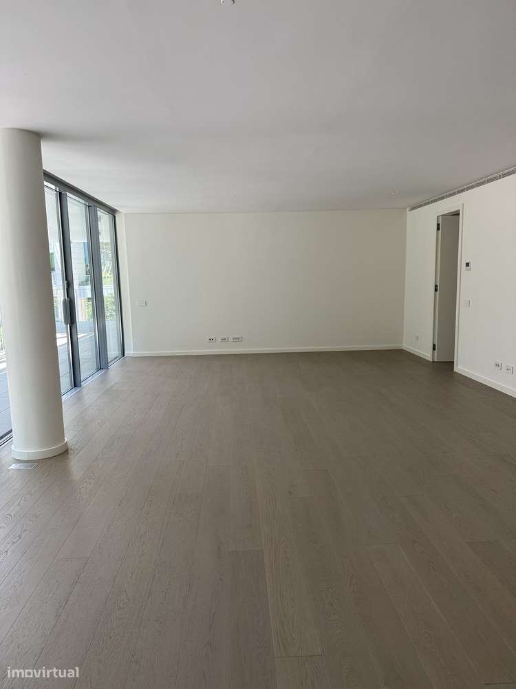 Exclusivo T4 no Prata Riverside Village-9