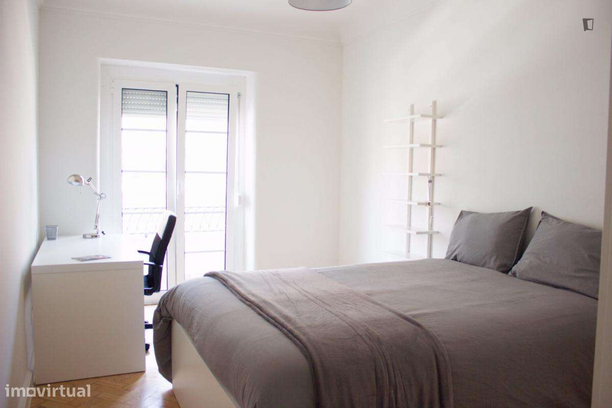 Quarto - localizado em Roma-Areeiro Lisbon - Grande imagem: 3/10