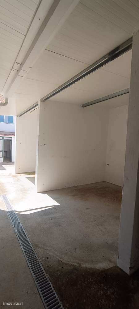 Moradia V5 com logradouro e 10 boxes para cavalos-40