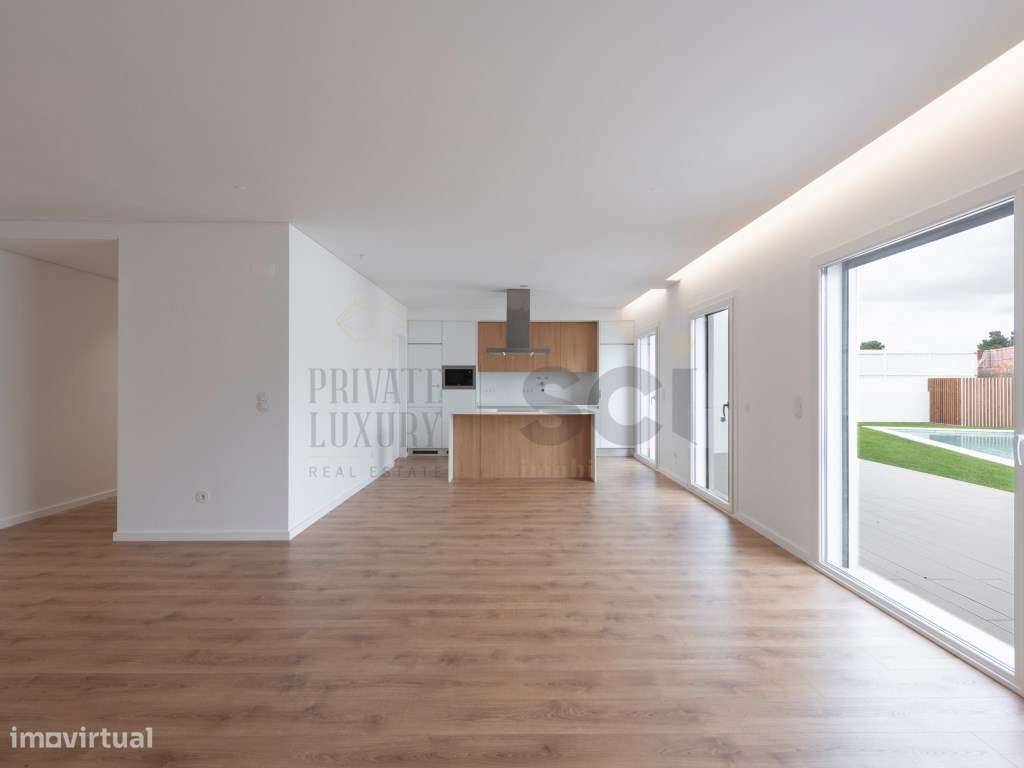 Moradia T4 Independente em Azeitão com Piscina e Jardim - Grande imagem: 4/47