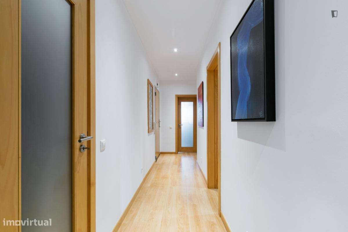 Quarto - localizado em São Sebastião Lisbon - Grande imagem: 4/7