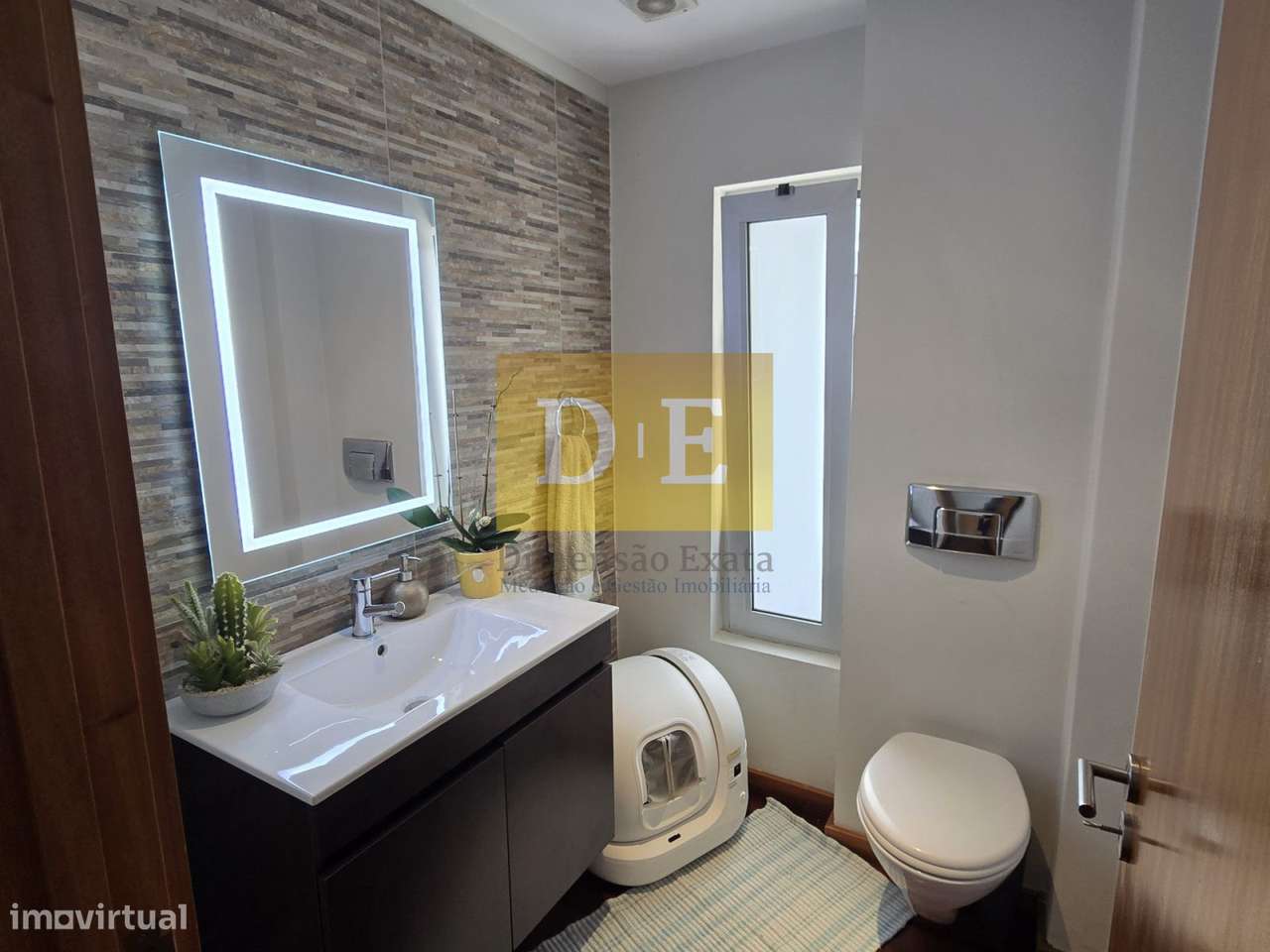 Moradia T5 na Zona Nobre de Pedra Verde em São Mamede Infesta - Grande imagem: 4/41