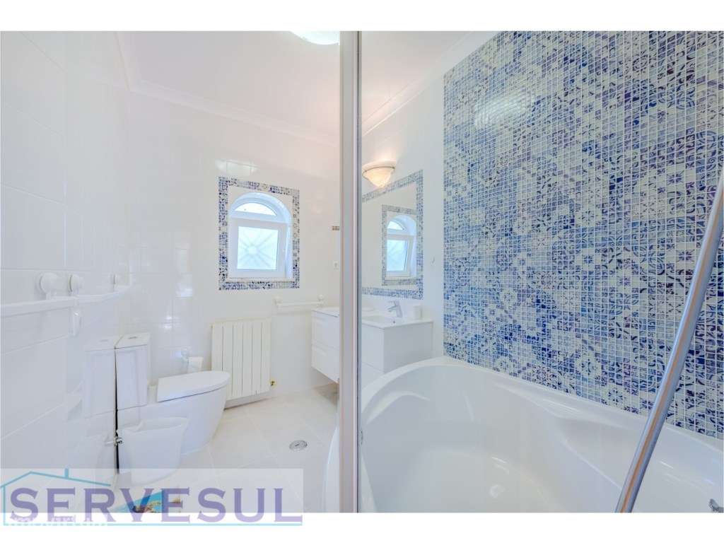 Moradia Deslumbrante de 2 andares com 274 m², composta por 4 quarto...-36