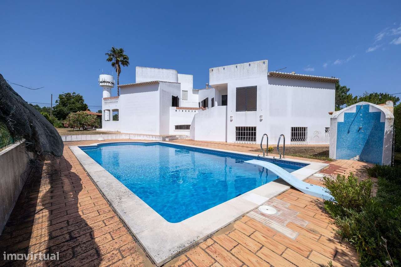 MORADIA ESPAÇOSA COM 6 QUARTOS E PISCINA- VALE DA TELHA - Grande imagem: 2/39