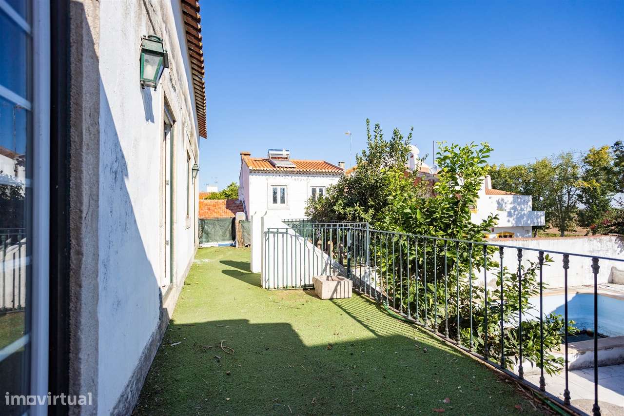 Moradia histórica T6 com piscina e anexo – centro de Salvaterra de Mag-26