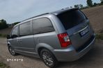 Chrysler Town & Country - 2