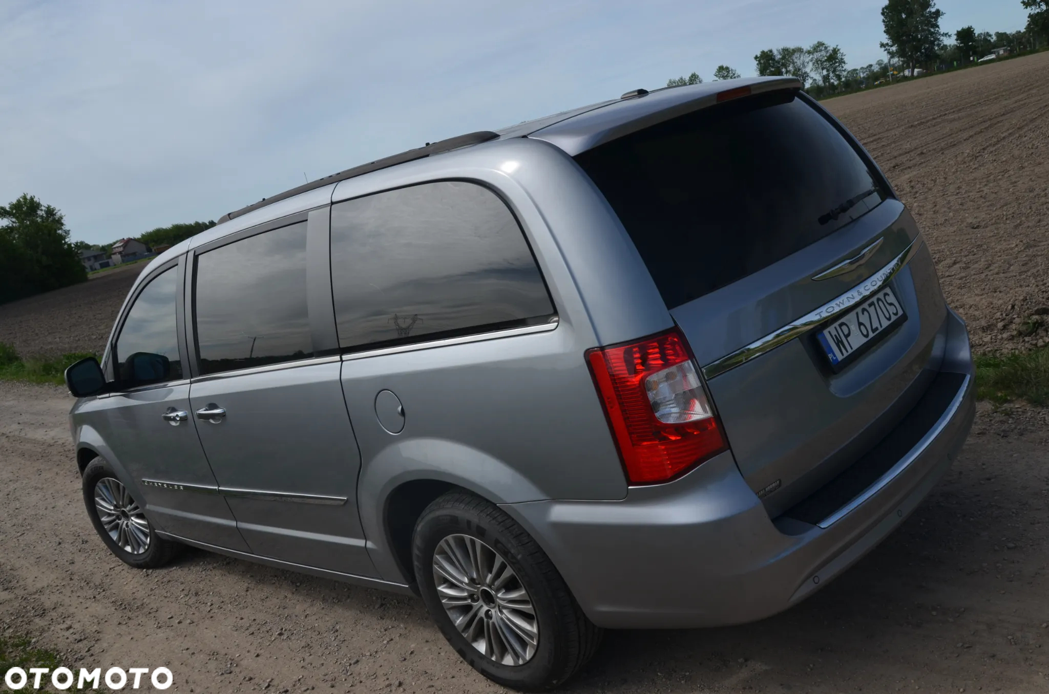 Chrysler Town & Country - 2