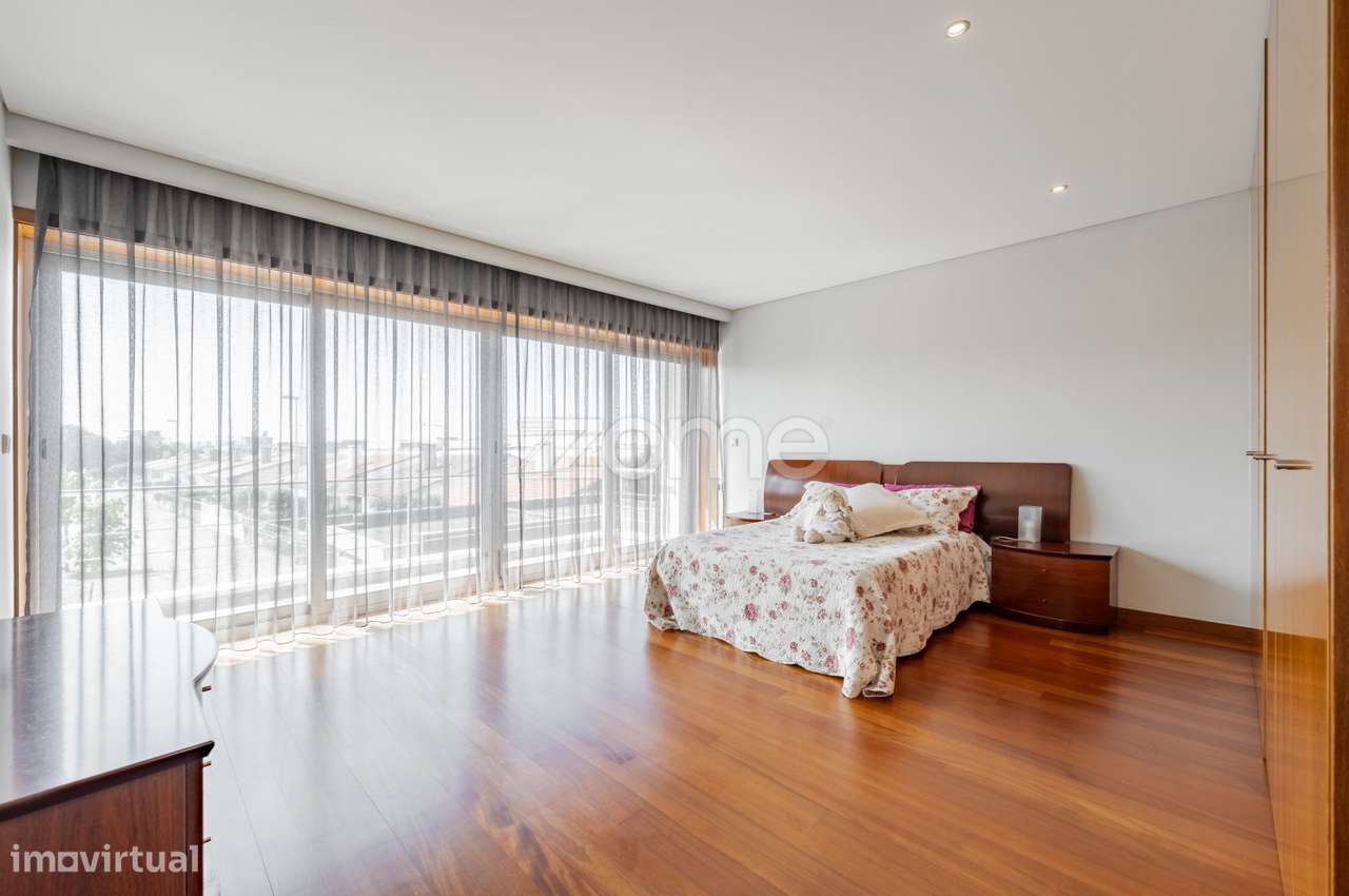 Moradia T5 com Piscina, 4 Suites e Garagem para 4 Carros em Esposende-49