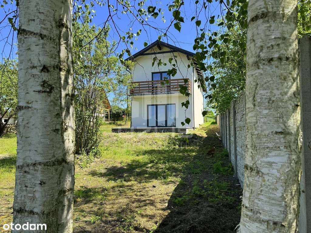 Dom nad jeziorem z linią brzegową-9