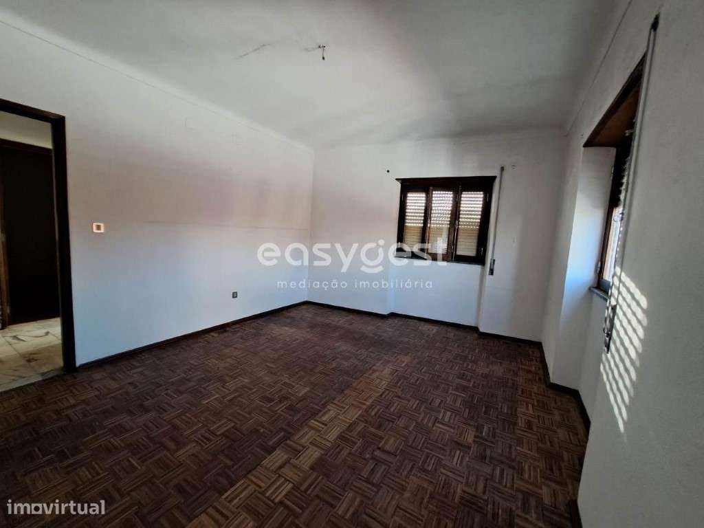 Moradia com 2 pisos com comércio localizada em Vila Nova da Baronia - Grande imagem: 5/26