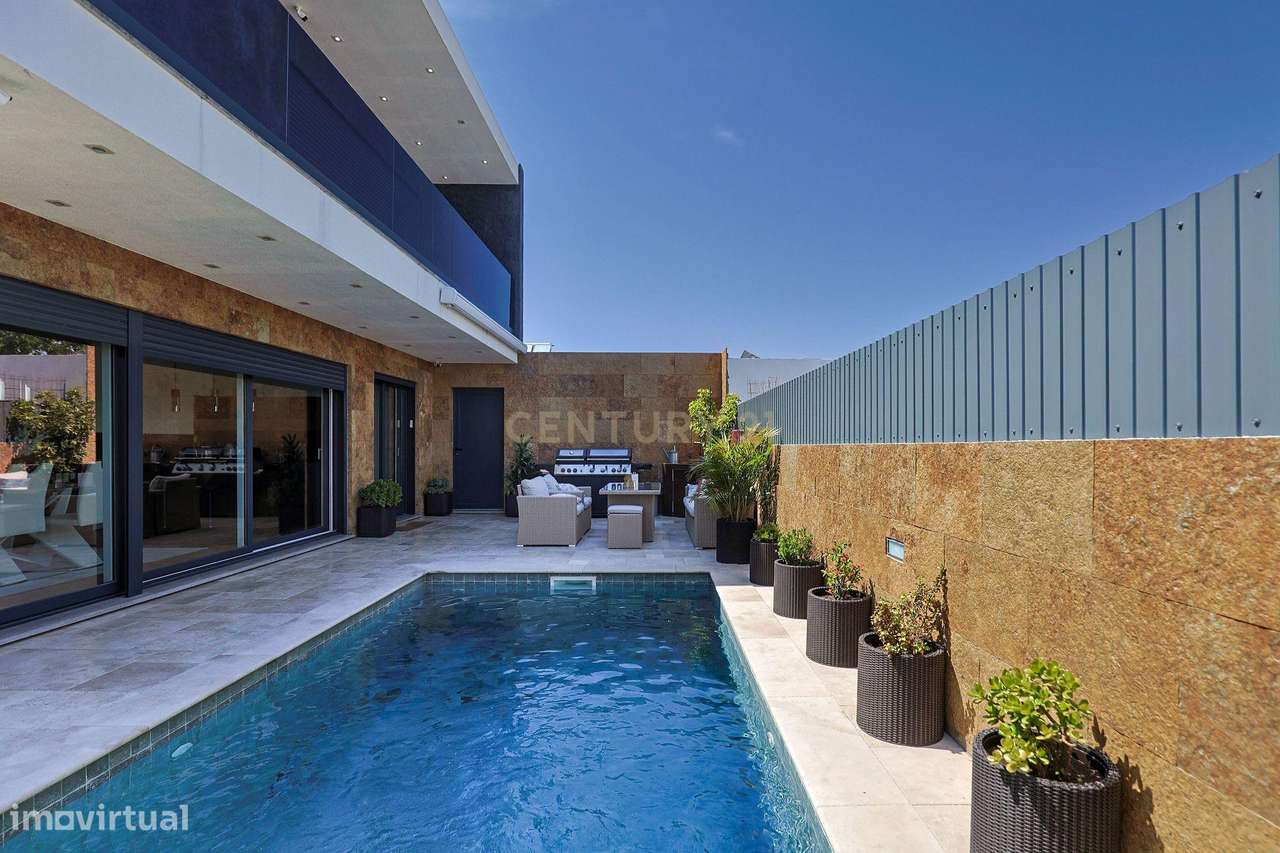 Moradia de Luxo | Duas Master Suites | Piscina de Água Salgada-50