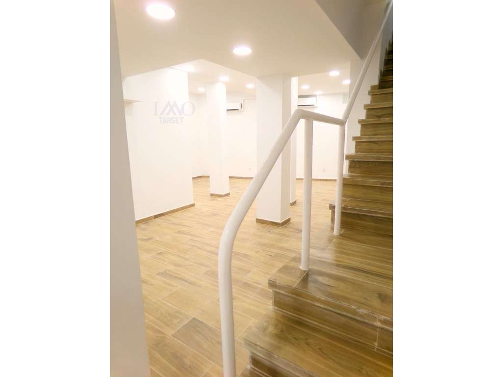 Loja com Rendimento - Areeiro - Rentabilidade de 8.5%-5