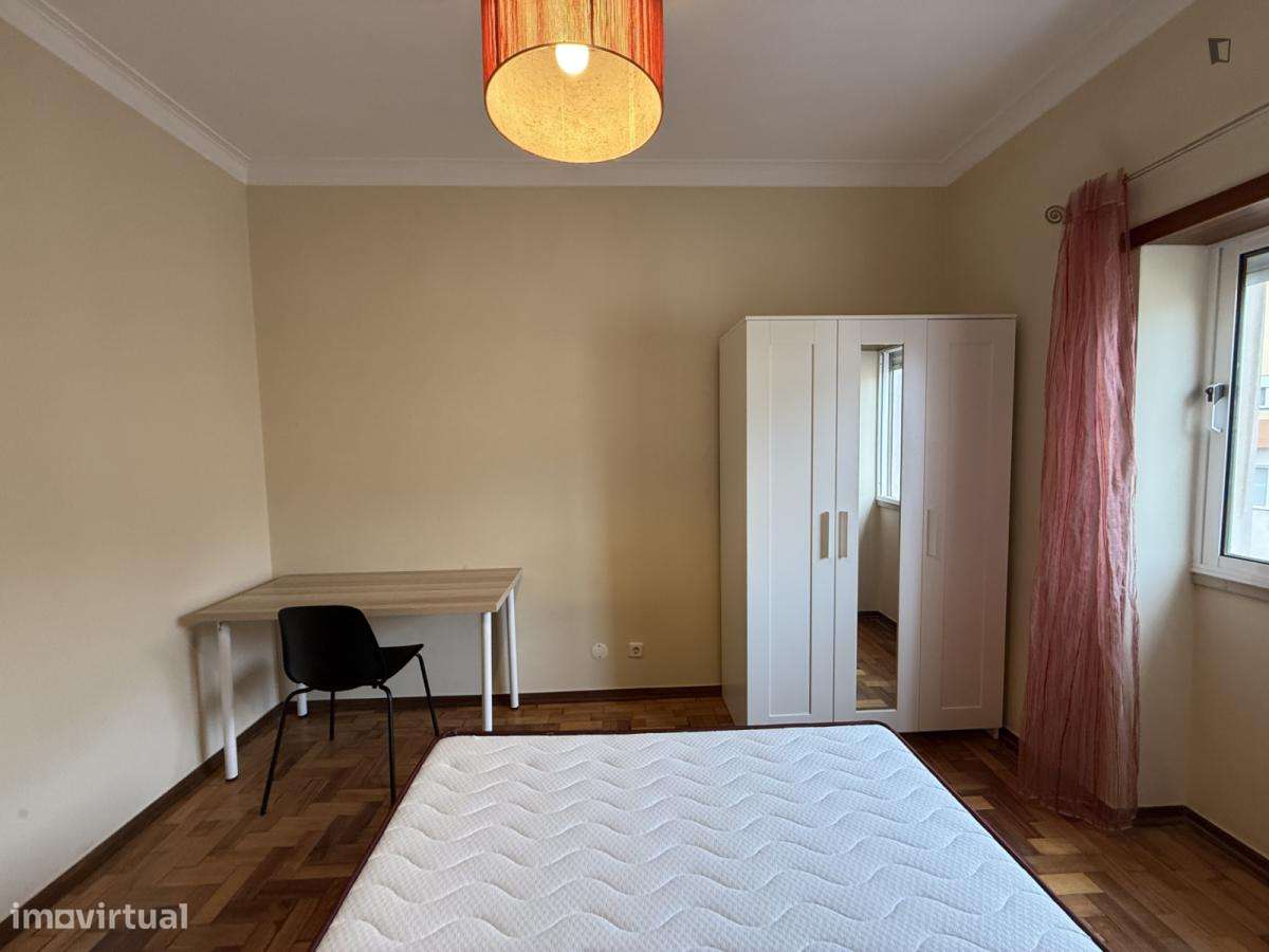 Quarto - localizado em Olivais Coimbra - Grande imagem: 2/12