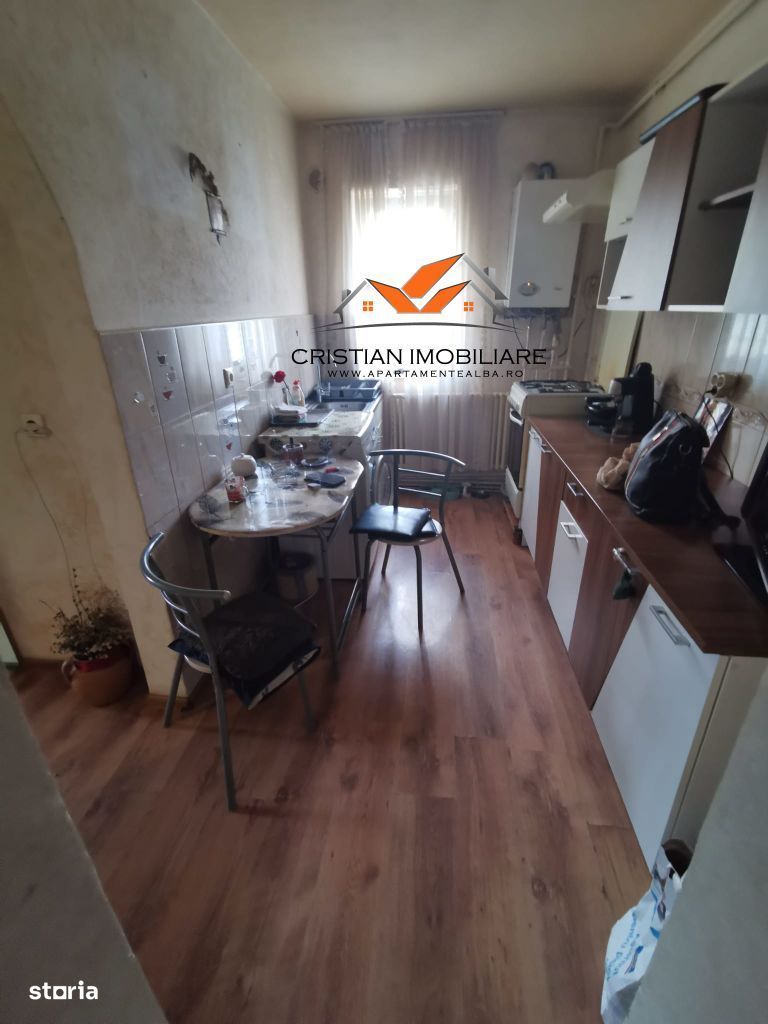 Apartament 2 camere Cetate, etaj 1 !