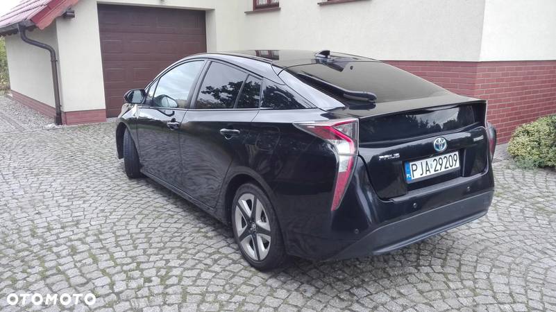 Toyota Prius - 4